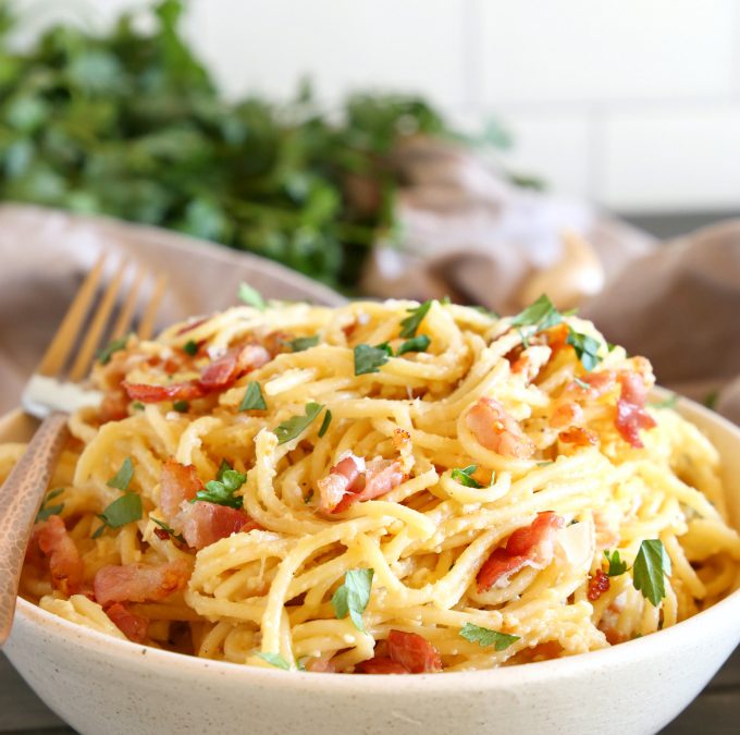 EASY 15-MINUTE PASTA CARBONARA