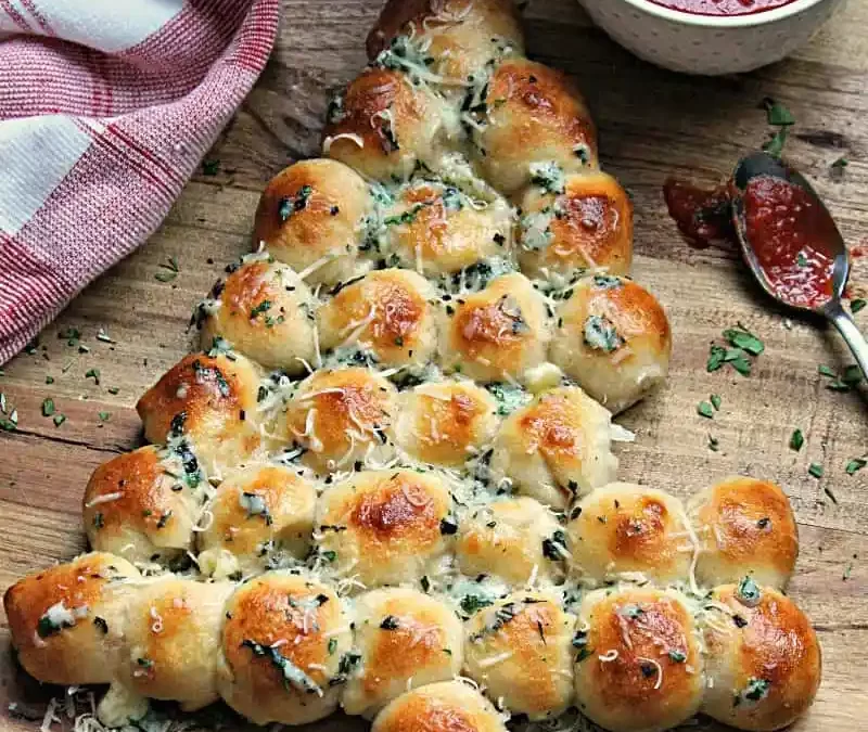 CHEESY CHRISTMAS TREE BREAD